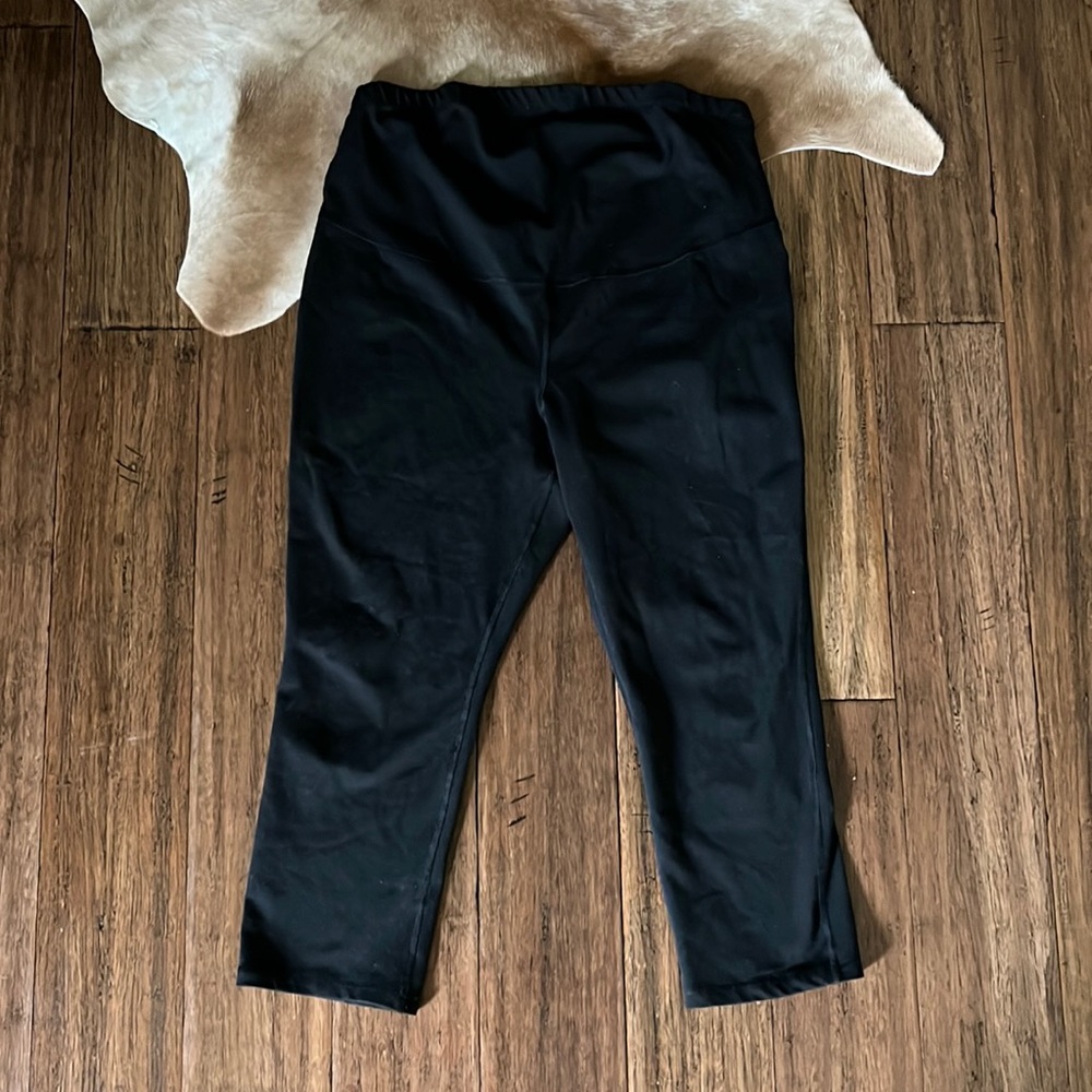 Old Navy Full Panel Cropped Maternity Leggings - Large